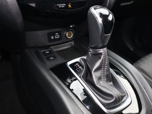 Used 2020 Nissan Rogue SV w/ Premium Package image 24