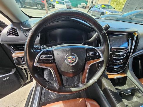 Used 2015 Cadillac Escalade Luxury image 24
