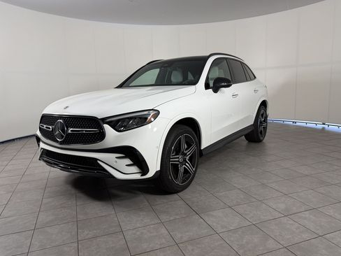 Used 2024 Mercedes-Benz GLC 300 4MATIC image 1