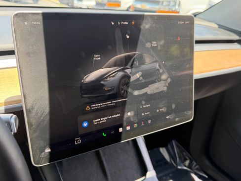 Used 2025 Tesla Model Y Long Range AWD/4WD image 23