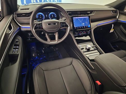 New 2025 Jeep Grand Cherokee Overland image 15