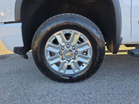Used 2024 Chevrolet Silverado 2500 High Country w/ High Country Premium Package AWD/4WD image 13