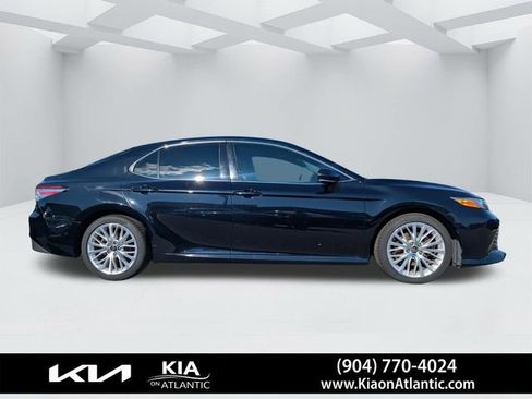 Used 2020 Toyota Camry XLE FWD image 2