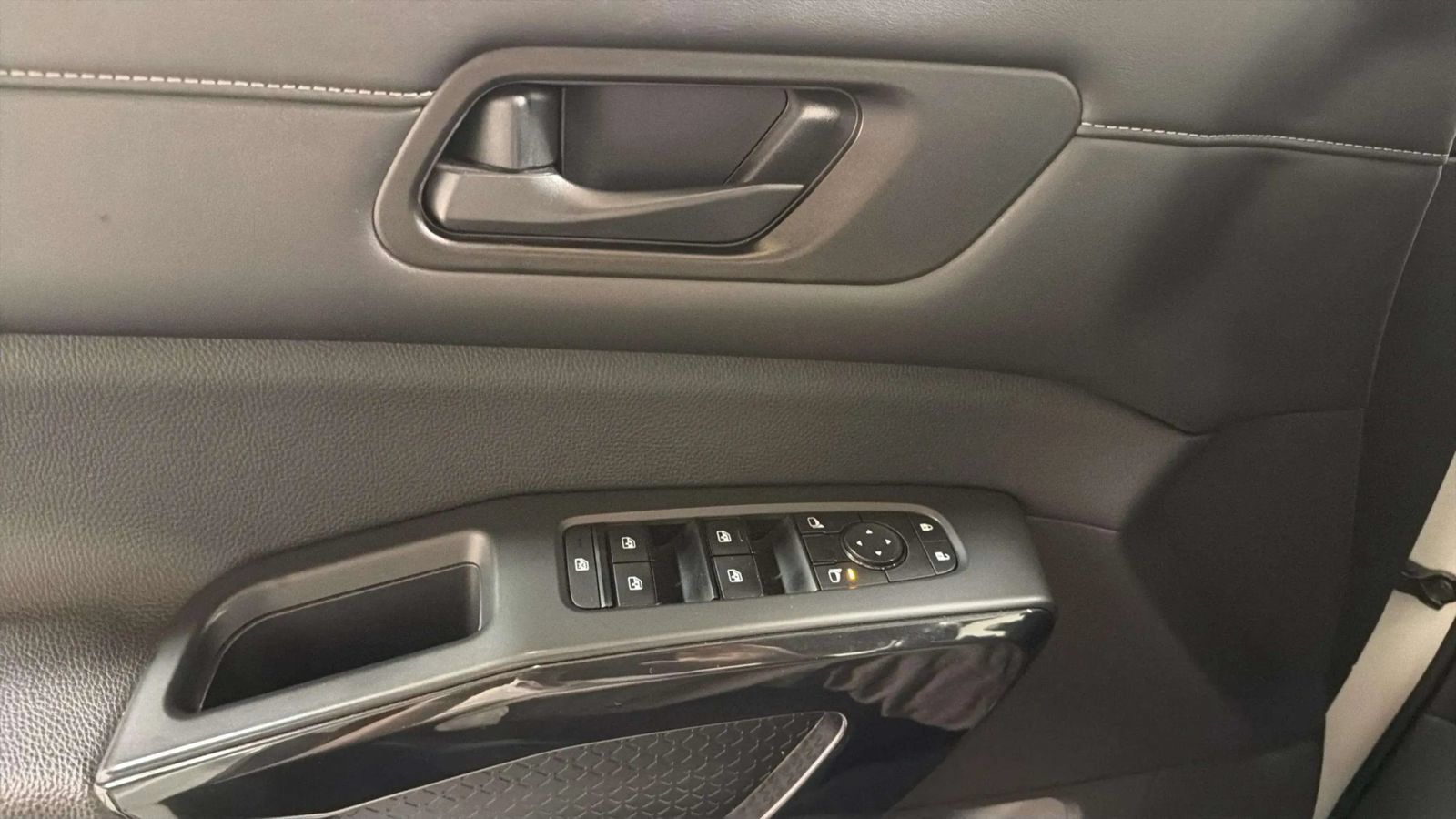 Used 2023 Nissan Pathfinder SV AWD/4WD image 44