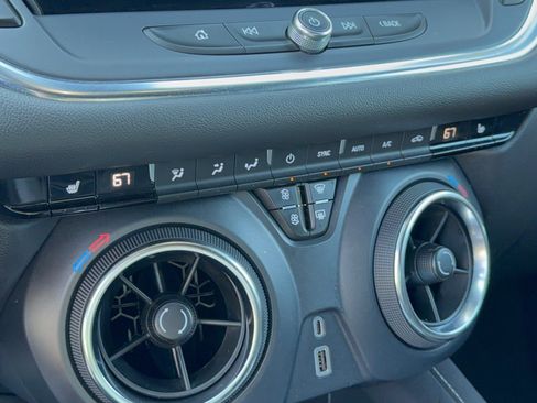 Certified 2025 Chevrolet Blazer LT FWD image 22