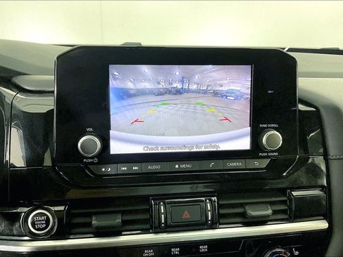 Used 2024 Nissan Pathfinder SV image 30