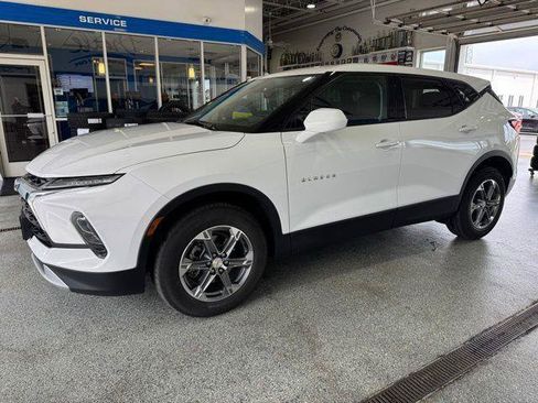 Used 2023 Chevrolet Blazer LT FWD image 4