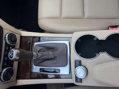 Used 2013 Mercedes-Benz C 250 Sedan image 32