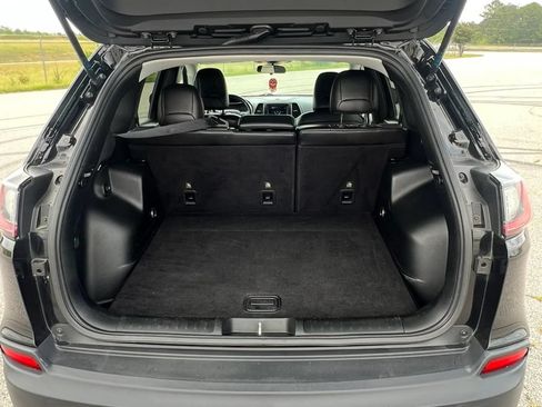 Used 2019 Jeep Cherokee Latitude Plus FWD image 14