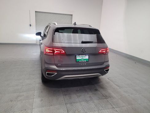 Used 2023 Volkswagen Taos SE w/ Panoramic Sunroof Package FWD image 6