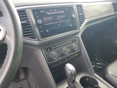 Used 2021 Volkswagen Atlas Cross Sport SE w/ Panoramic Sunroof Package image 29