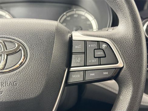 Certified 2023 Toyota Highlander L image 18