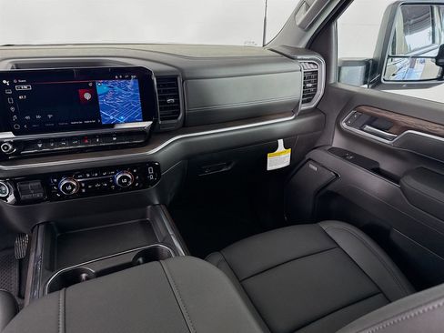 Certified 2025 GMC Sierra 2500 SLT w/ SLT Premium Package image 25