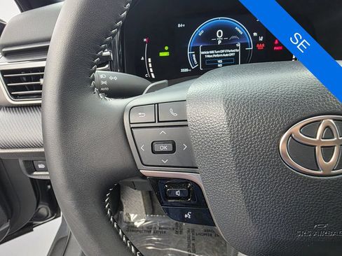 Used 2025 Toyota Camry SE FWD image 18