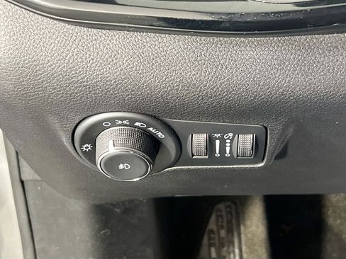 Used 2022 Jeep Compass Altitude w/ Sun and Sound Group image 10