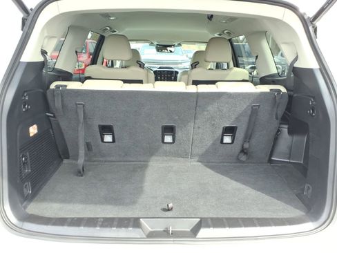 Used 2023 Subaru Ascent Limited image 8