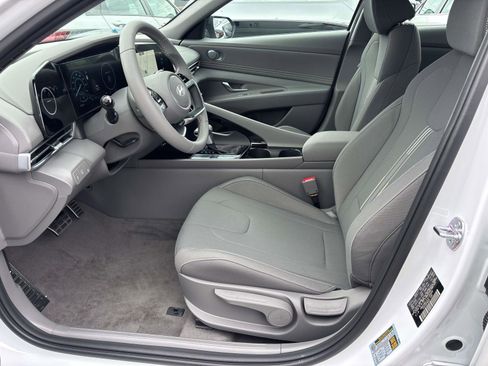 Used 2026 Hyundai Elantra Sport image 4