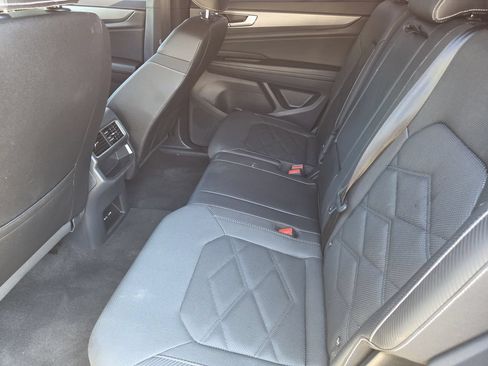 Used 2025 Volkswagen Atlas Cross Sport SE FWD image 24