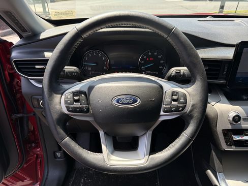 Used 2024 Ford Explorer XLT w/ Equipment Group 202A RWD image 11