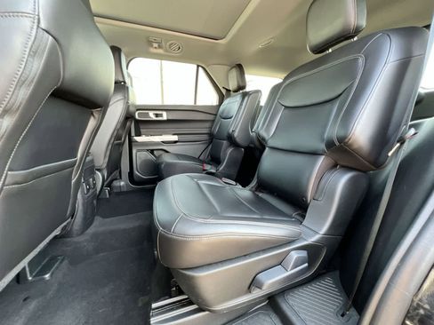 Used 2024 Ford Explorer XLT w/ Equipment Group 202A AWD/4WD image 19