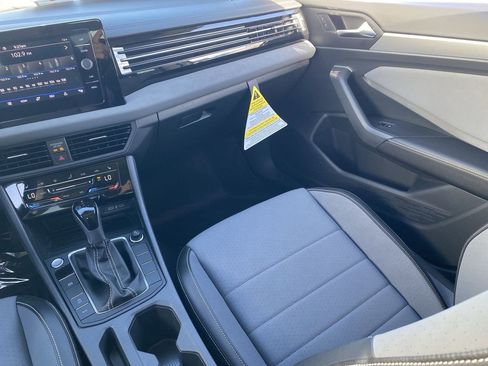 New 2026 Volkswagen Jetta SE FWD image 12