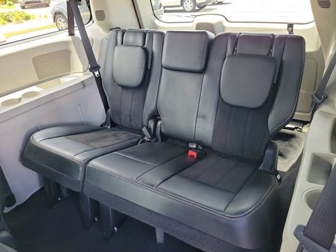 Used 2019 Dodge Grand Caravan SXT FWD image 10