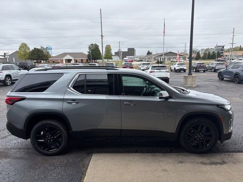 Used 2023 Chevrolet Traverse LT image 8