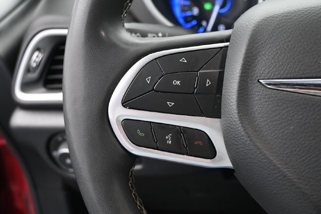 Used 2025 Chrysler Pacifica Select FWD image 30