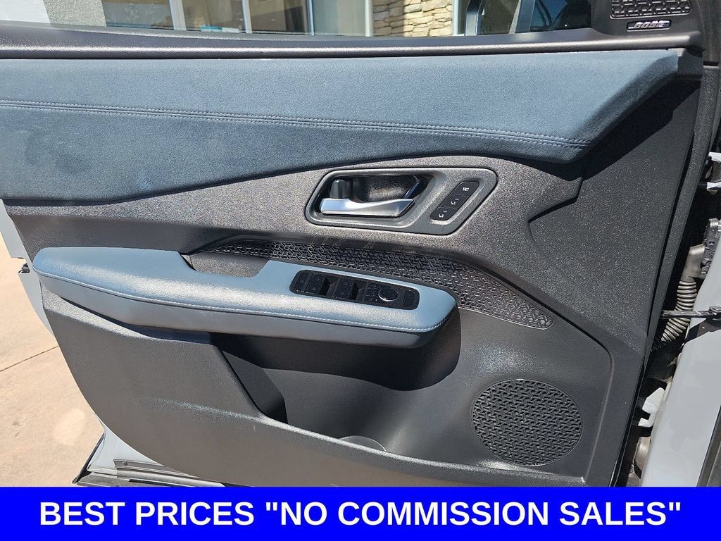 Used 2023 Nissan Ariya AWD/4WD image 28