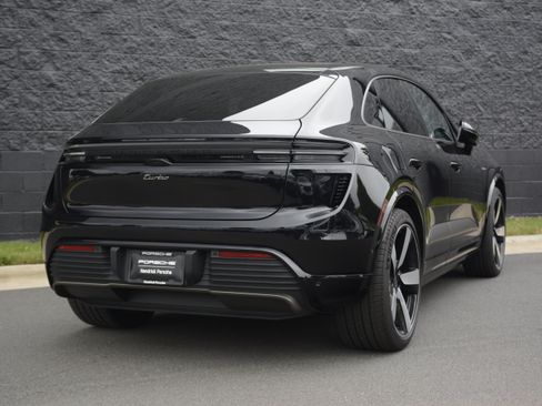 Certified 2025 Porsche Macan Turbo Electric AWD/4WD image 7