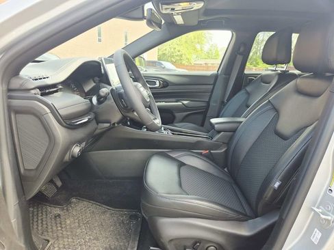 Certified 2025 Jeep Compass Latitude w/ Sun & Sound Group image 12