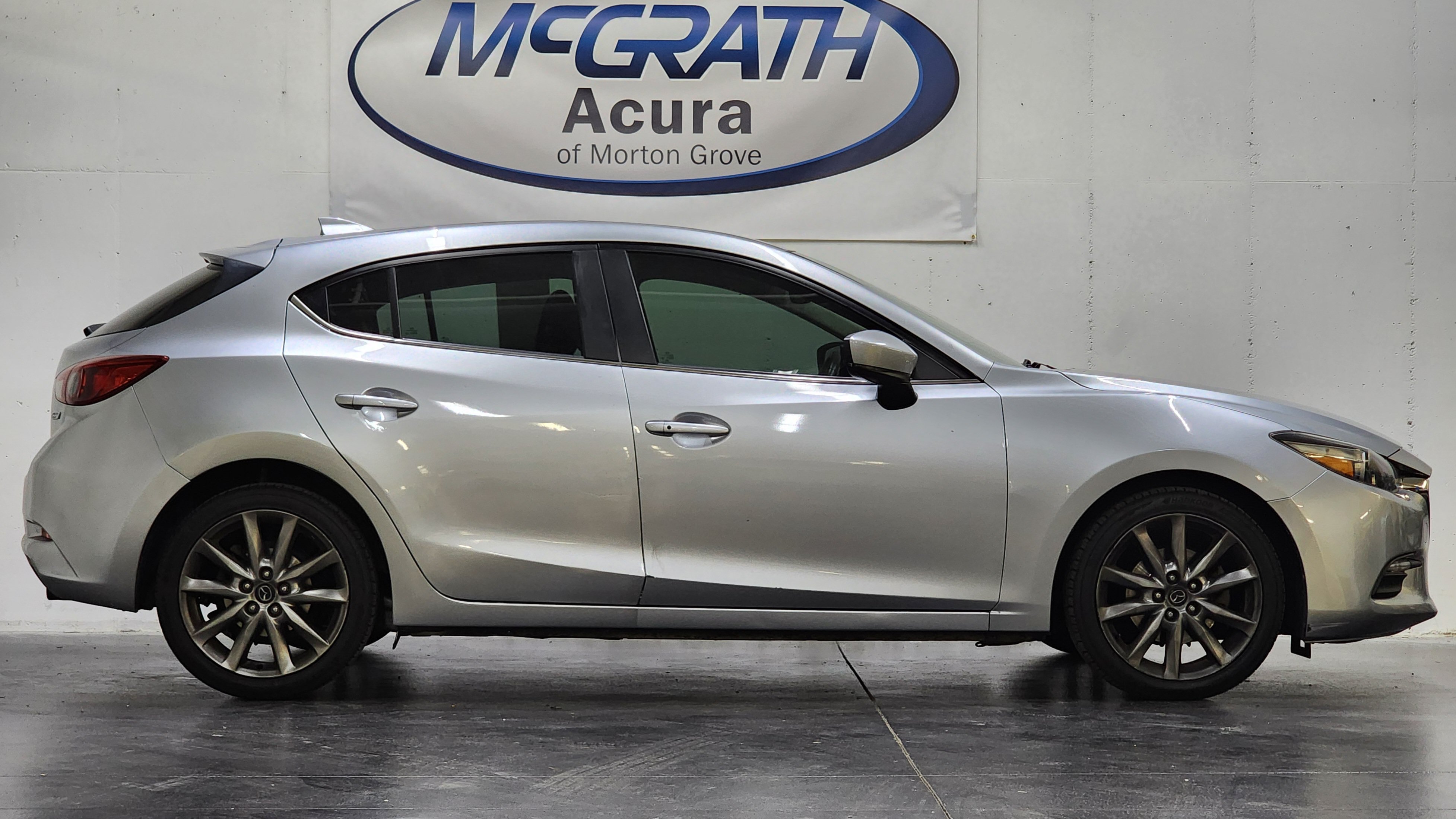 Used 2018 MAZDA MAZDA3 Touring FWD image 5