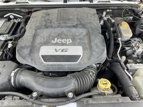 Used 2015 Jeep Wrangler Unlimited Sahara w/ Dual Top Group image 32