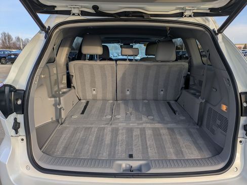Used 2019 Toyota Highlander XLE image 31