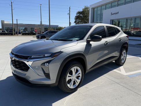 Used 2024 Chevrolet Trax LS w/ Driver Confidence Package image 7