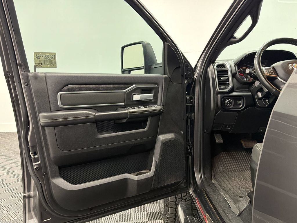 Used 2024 RAM 3500 Big Horn w/ Night Edition AWD/4WD image 5