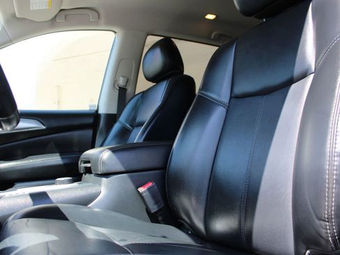 Used 2019 Nissan Pathfinder SL image 9