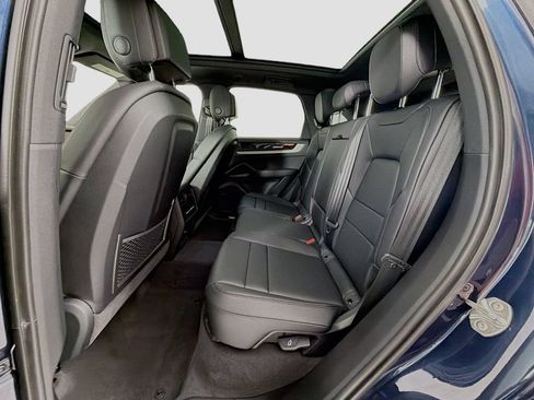 Certified 2025 Porsche Cayenne AWD/4WD image 23