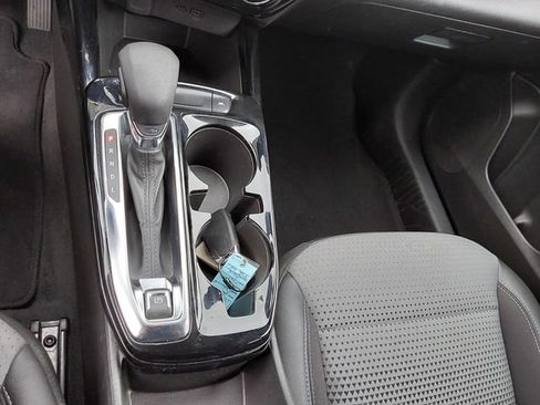 Used 2025 Chevrolet Trax LT FWD image 25