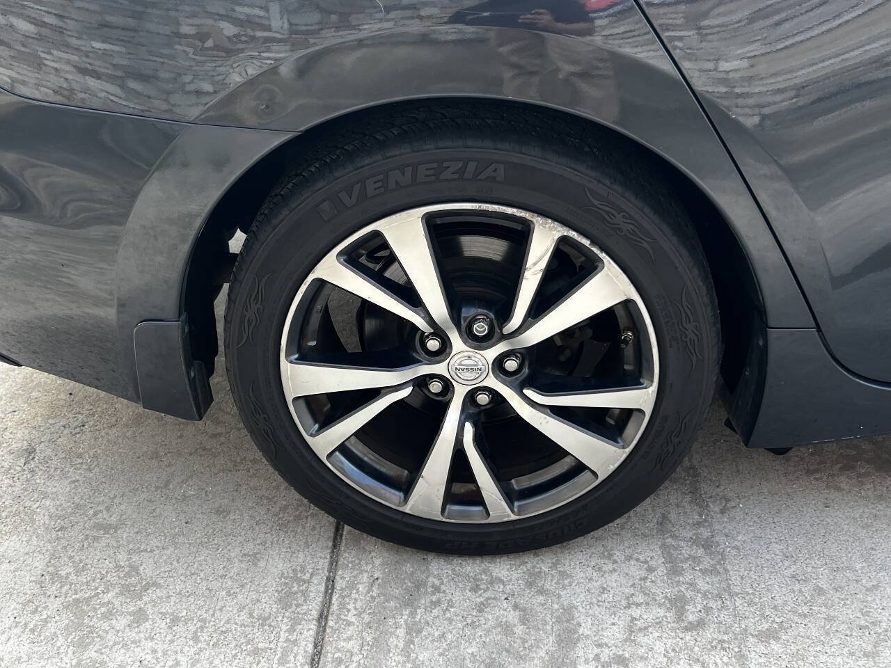Used 2016 Nissan Maxima SR FWD image 10