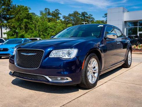 Used 2017 Chrysler 300 C RWD image 11