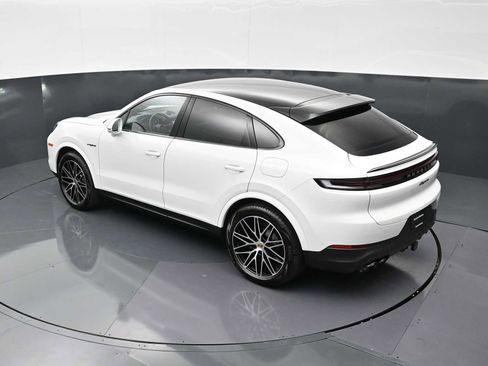 New 2025 Porsche Cayenne E-Hybrid image 38