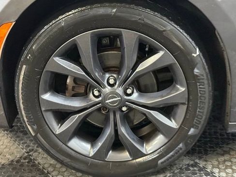 Used 2020 Chrysler Pacifica Limited image 13