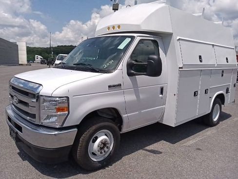 New 2026 Ford E-350 and Econoline 350 Super Duty w/ Power Equipment Group RWD image 7