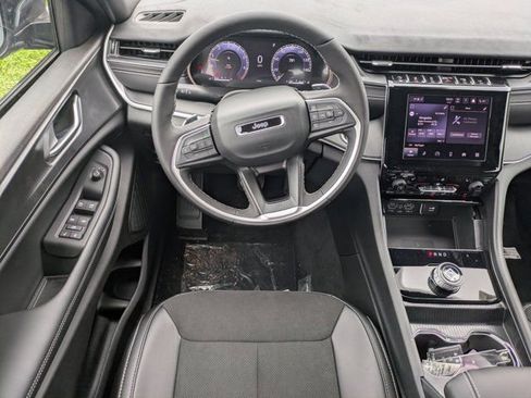 New 2025 Jeep Grand Cherokee Altitude image 14