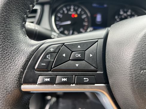 Used 2019 Nissan Rogue SV image 29