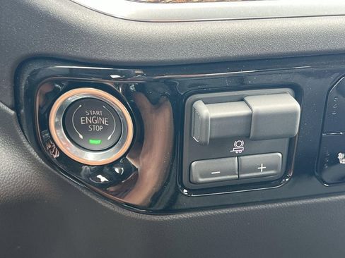 New 2026 GMC Sierra 1500 Elevation w/ LPO, Elevation Black Package AWD/4WD image 20