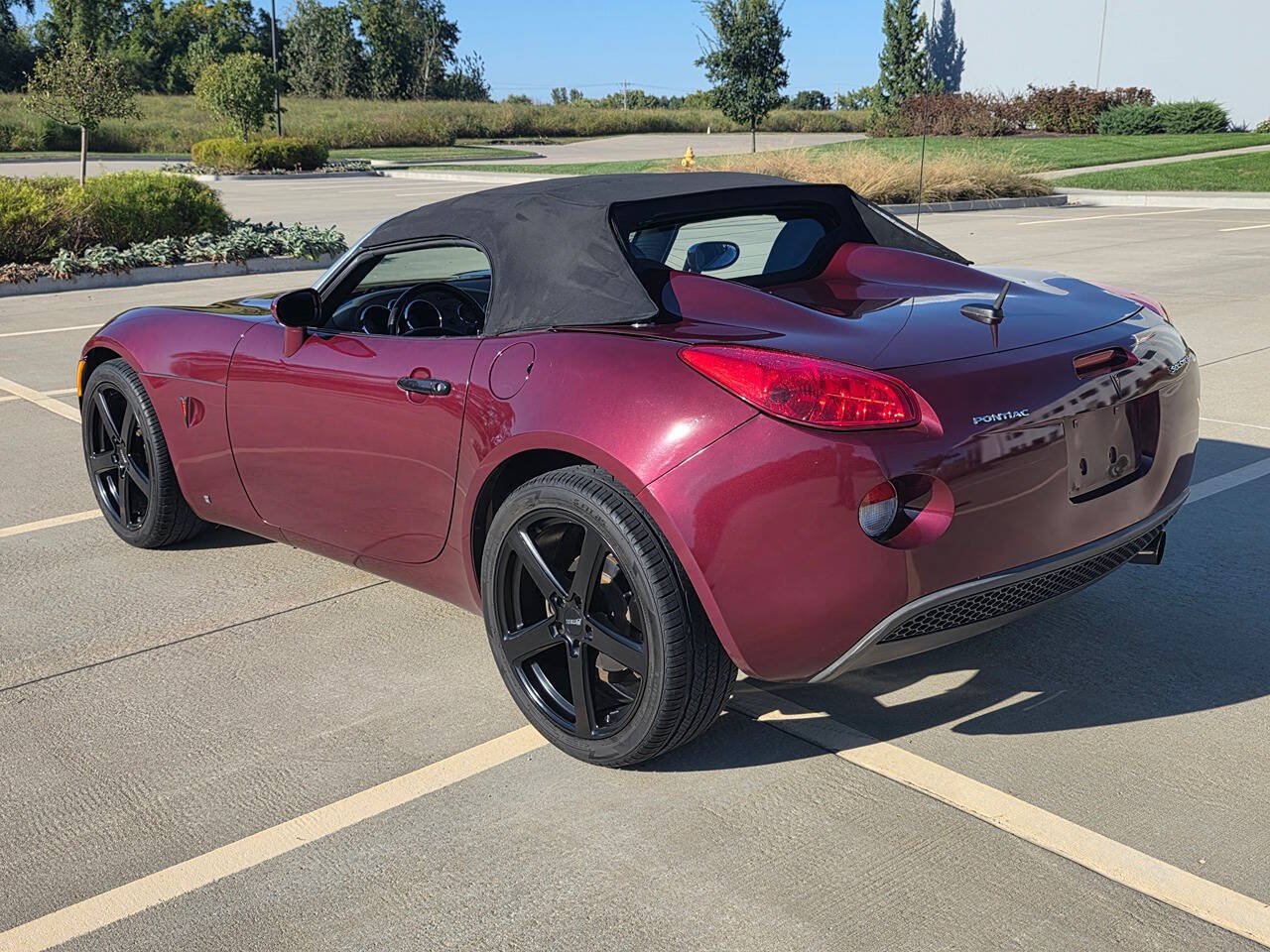 Used 2009 Pontiac Solstice Convertible w/ Premium Package RWD image 9