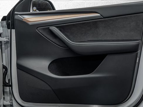 Used 2023 Tesla Model Y Long Range image 10