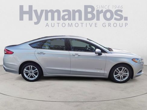 Used 2018 Ford Fusion S image 2
